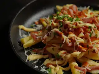 Frites chargées avec garniture